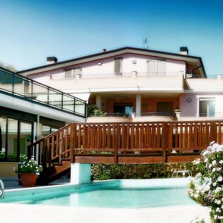 Villa Dei Romanzi Tortoreto Buitenkant foto
